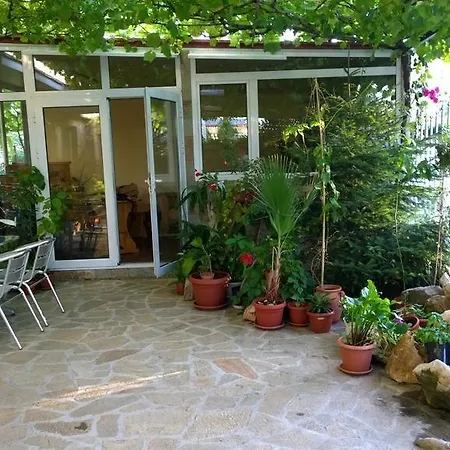 Guest house House Of Flowers Ahtopol