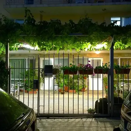 Guest house House Of Flowers