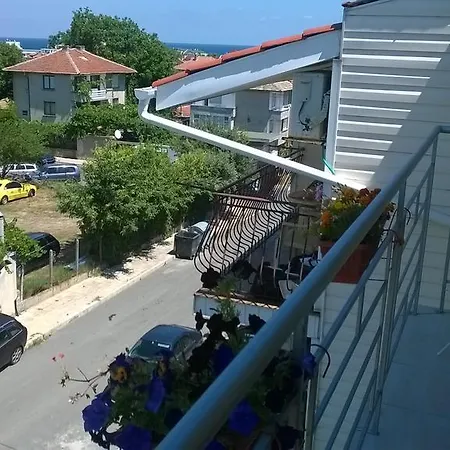 Guest house House Of Flowers