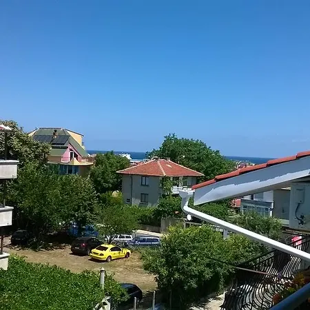 Guest house House Of Flowers Ahtopol