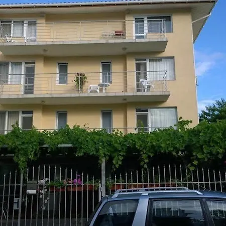 Guest house House Of Flowers *
